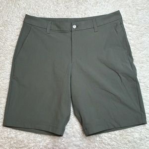 Lululemon Commission Classic-Fit Short 8”
Warpstreme in Olive Green Size 33